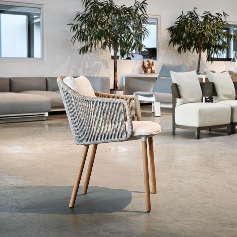 Tribù SENJA Armlehnstuhl inkl. Sitz-/Rückenkissen, Teak/Linen/Tagika White